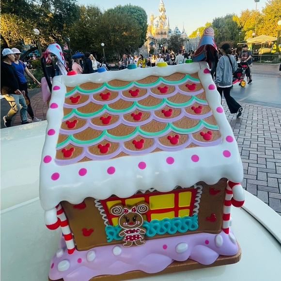 Disney Parks Mickey & Minnie Holiday Gingerbread House Popcorn Bucket SO… - Picture 5 of 7